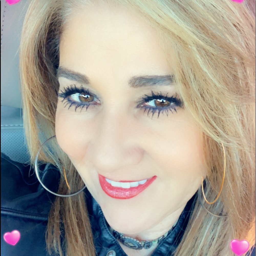 Meet your Posher, Rebeca